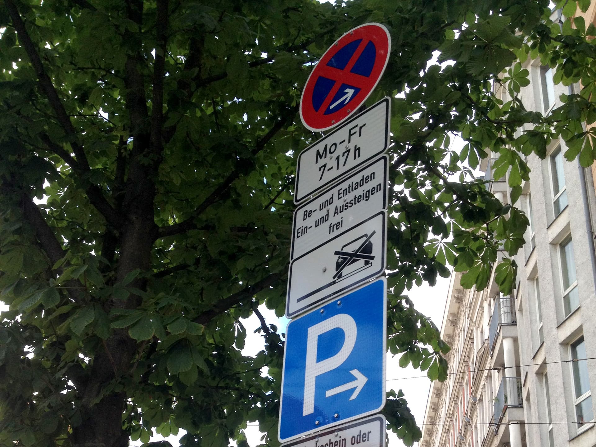 Halteverbotschilder: Ordnung und Sicherheit auf den Straßen