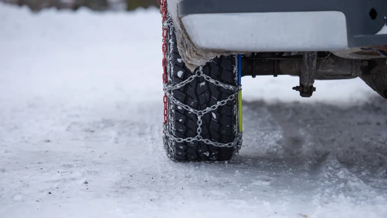 Wie Laufflächen Schneeketten Ihre Fahrsicherheit im Winter verbessern