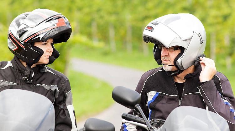 Sicherheit und Stil vereint: Die neuesten Headsets für Motorradfahrer im Test