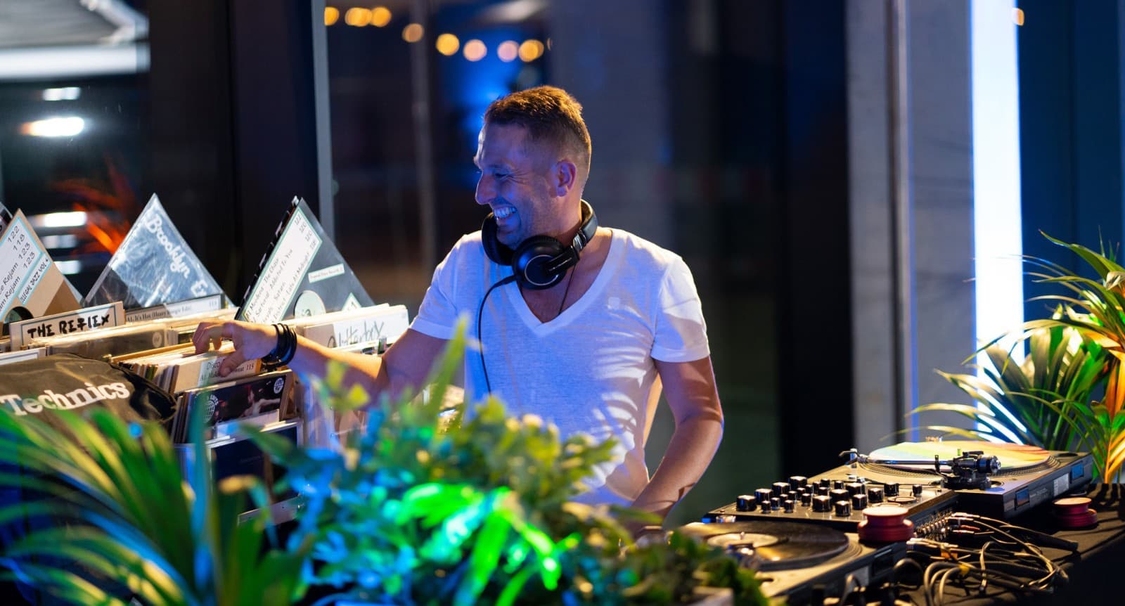 Wie DJ CHRISMIXX Ihre Hochzeitsfeier zum Leben erweckt: Tipps und Tricks