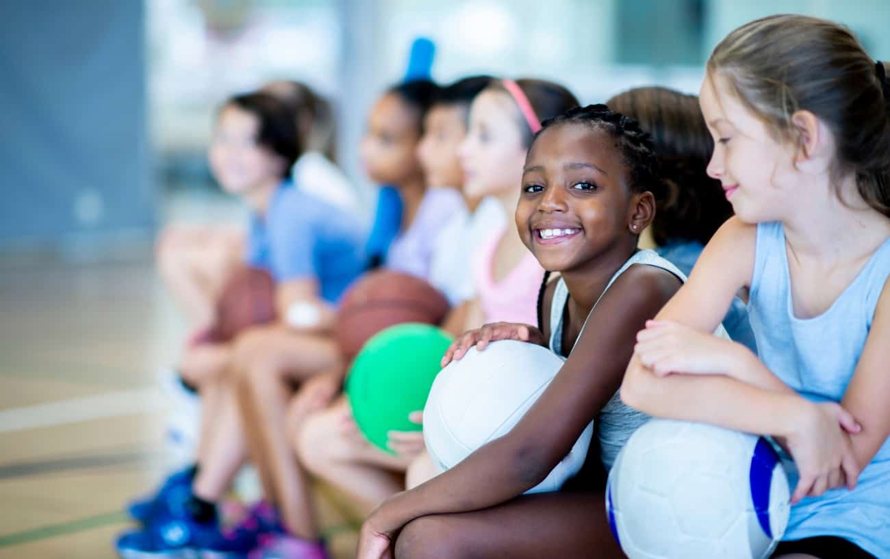 Spielerisch lernen und bewegen mit Spiele Kindergarten Turnhalle fuer Kinder