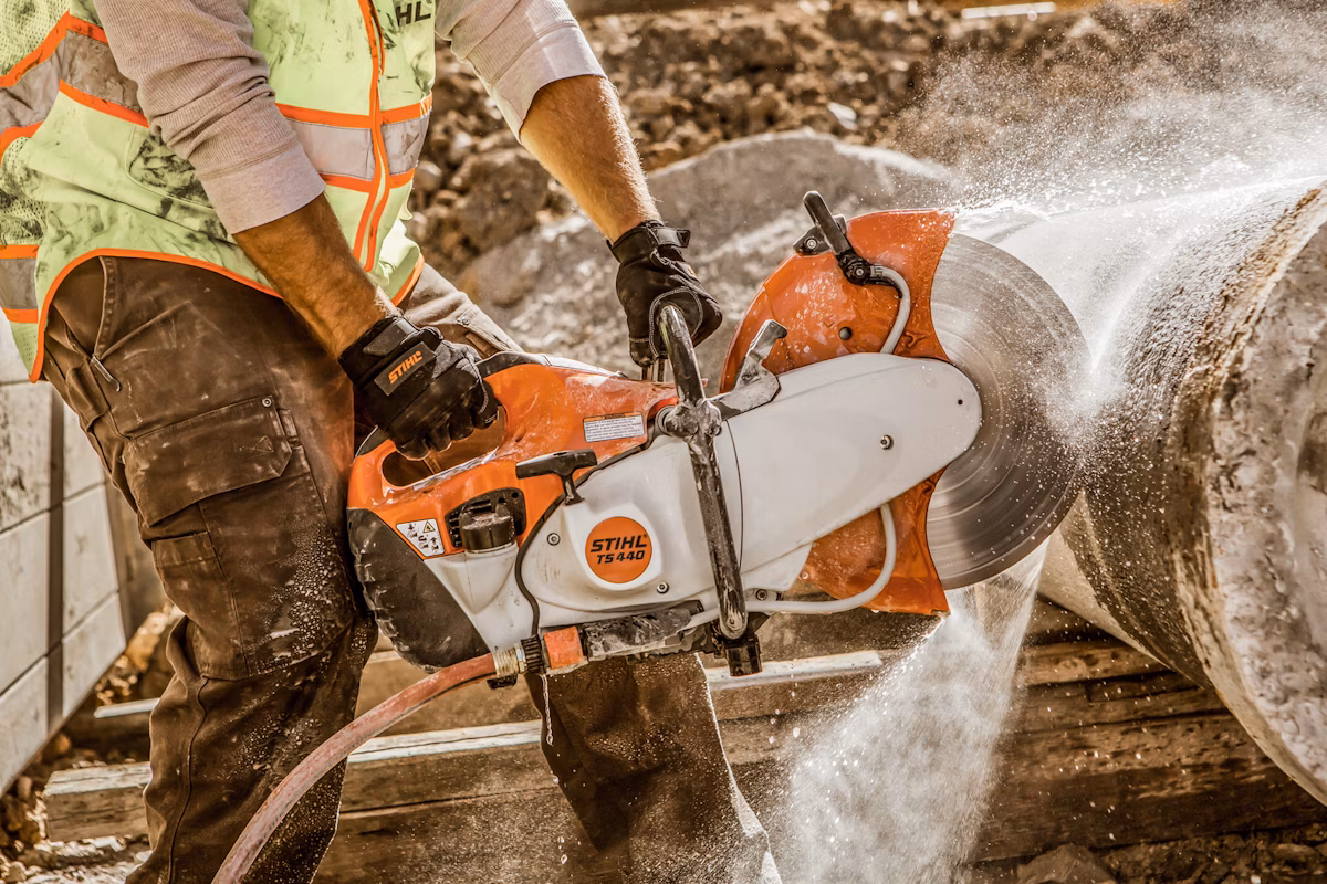 Stihl Freischneider: Effizienz bei Baumpflege und Geländefreilegung