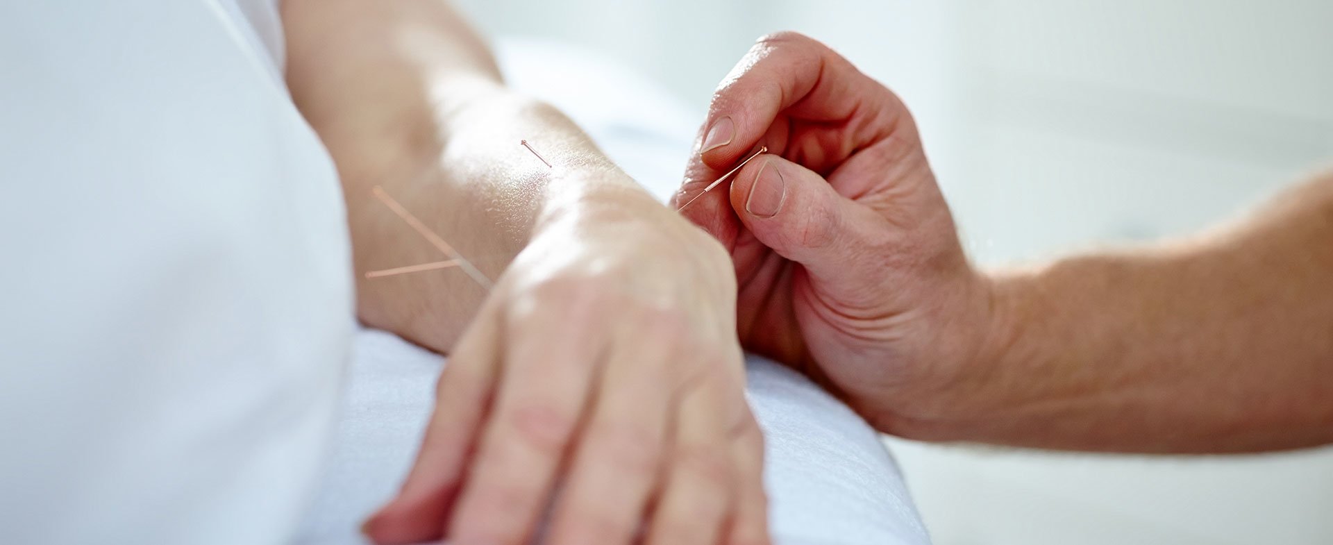 Hogyan segít az akupunktura a krónikus fájdalom ellen? – Akupunkturbehandlungen usw