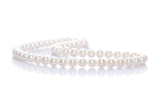 ELEGANTE PERLENSCHMUCK TRENDS: DIE SCHÖNHEIT DER PERLE GENIESSEN