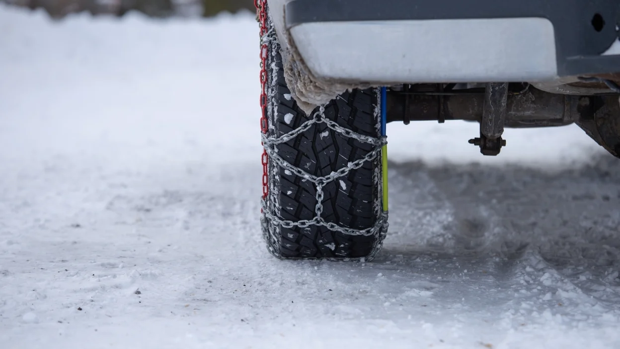 Wie Laufflächen Schneeketten Ihre Fahrsicherheit im Winter verbessern