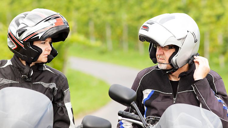 Sicherheit und Stil vereint: Die neuesten Headsets für Motorradfahrer im Test